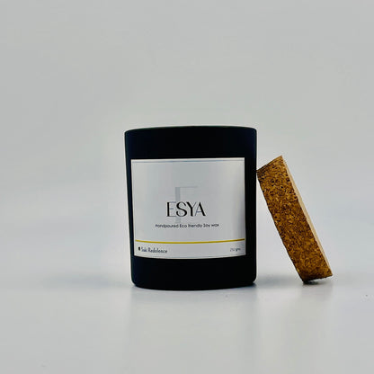 Esya – Scented Candle with Scents of Fresh Apples & Spices (250gm)