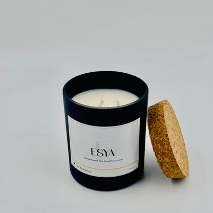 Esya – Scented Candle with Scents of Fresh Apples & Spices (250gm)